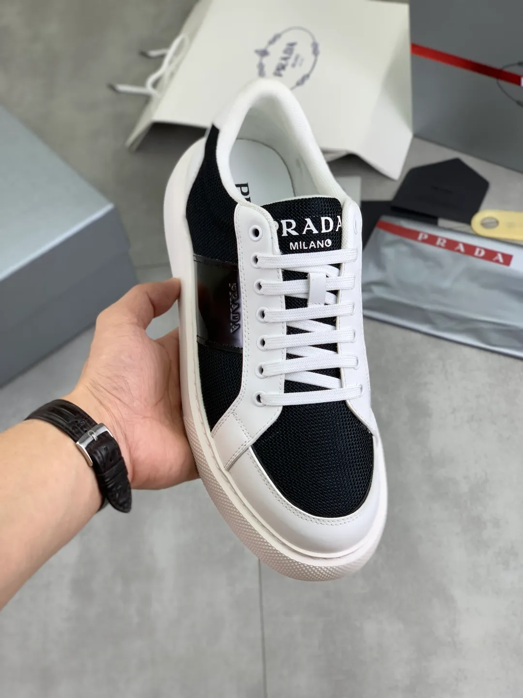 Men's men's shoes 💰P542💰 [New style] popular models are on the official website, 🆘 The trendy brand (Prada) mainly promotes popular models, avant-garde and versatile fashionable men's shoes private version mold opening, cowhide surface splicing 1:1.. Fashionable and simple, original imported cowhide lining cowhide feet; the atmosphere and personality are more fashionable, eye-catching and pursuing class. It will subvert the old idea and be a must-have for fashionistas with you! Must keep it! Tall and comfortable, large and low, high-end quality workmanship. Size: 38-44 4️⃣colors available.